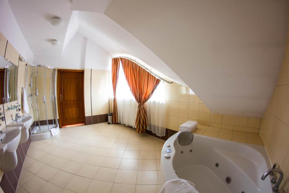 Hotel Stodolka Cminsk Eksteriør billede